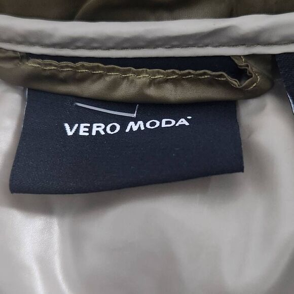 Vero Moda Green Puffer Vest Size Medium NWT Green Women's Outdoor Winter Vest - Picture 6 of 12